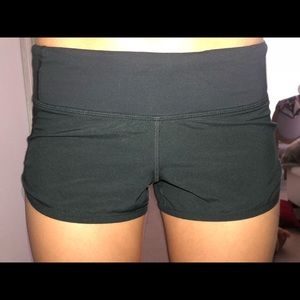Lulu lemon “speed up short 2.5”